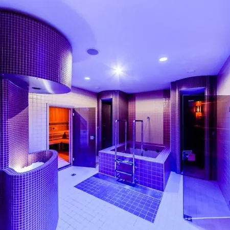 Terrace-view For Business&leisure, Free Parking, Near Metro, Gym * Prag