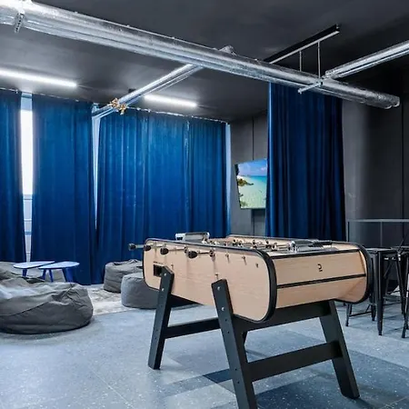 Live-inn Cozy For 1-4 Guests, 20 Mins To Center, Lift, Gym, Reception, Parking, Roof Terrace, Game & Party * Prague