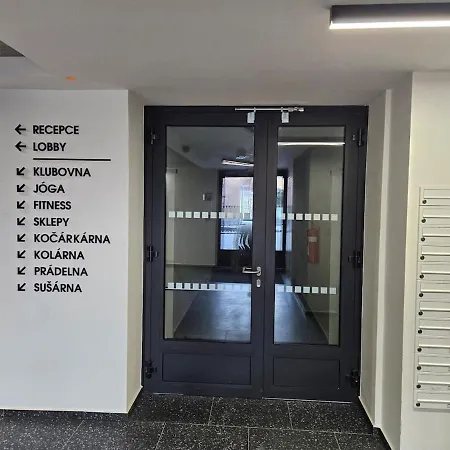 Terrace-view For Business&leisure, Free Parking, Near Metro, Gym Prag