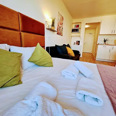 Terrace-view For Business&leisure, Free Parking, Near Metro, Gym Prag
