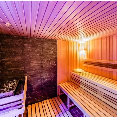 Terrace-view For Business & Leisure, Free Parking, Near Metro, Gym Apartamento Praga