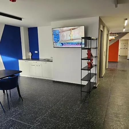 Terrace-view For Business&leisure, Free Parking, Near Metro, Gym * Prag