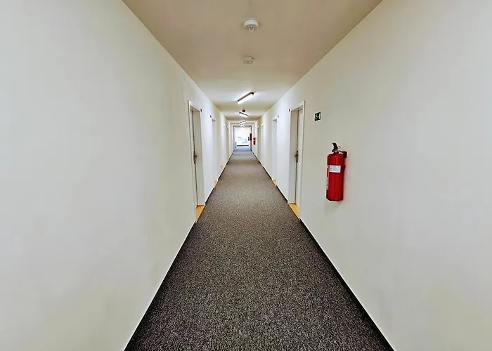 Terrace-view For Business & Leisure, Free Parking, Near Metro, Gym פראג