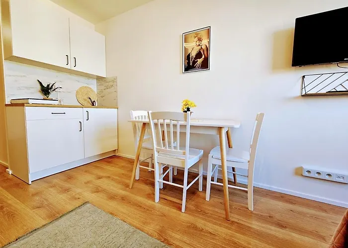 Terrace-view For Business & Leisure, Free Parking, Near Metro, Gym דירה פראג