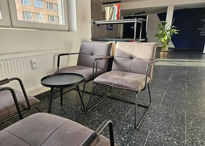 Terrace-view For Business & Leisure, Free Parking, Near Metro, Gym