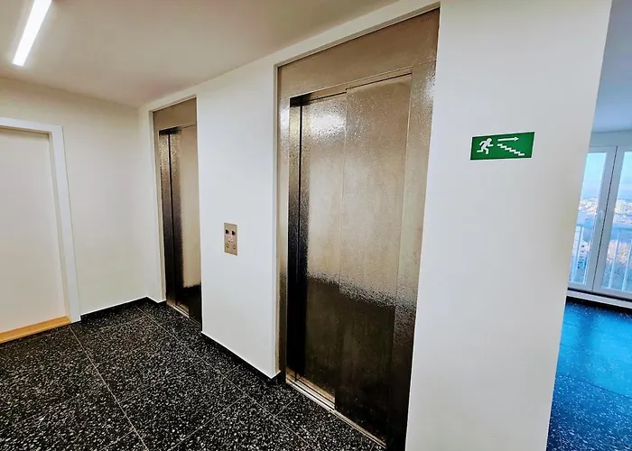 Terrace-view For Business & Leisure, Free Parking, Near Metro, Gym דירה פראג