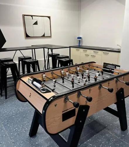 Terrace-view For Business & Leisure, Free Parking, Near Metro, Gym דירה