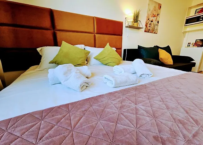 Terrace-view For Business & Leisure, Free Parking, Near Metro, Gym * פראג