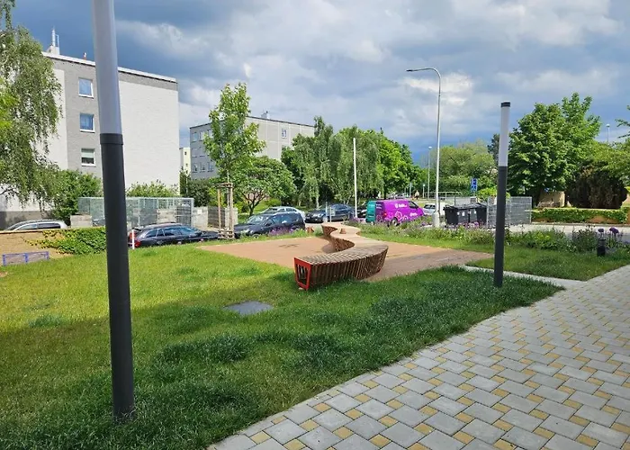 Terrace-view For Business & Leisure, Free Parking, Near Metro, Gym